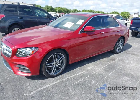 2020 Mercedes-Benz E 350 z USA, uszkodzony, nr VIN WDDZF8DB1LA747787